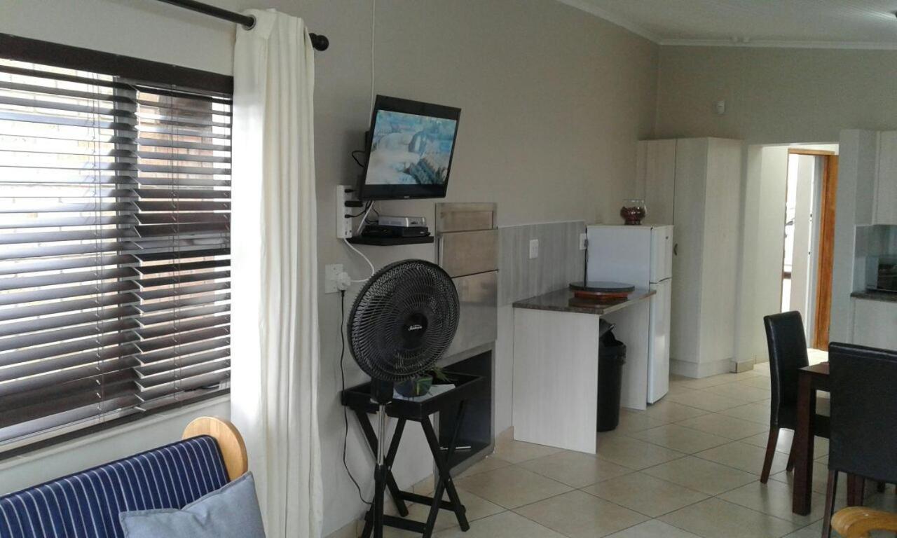 Madiolyn Apartment Jeffreys Bay Exterior photo